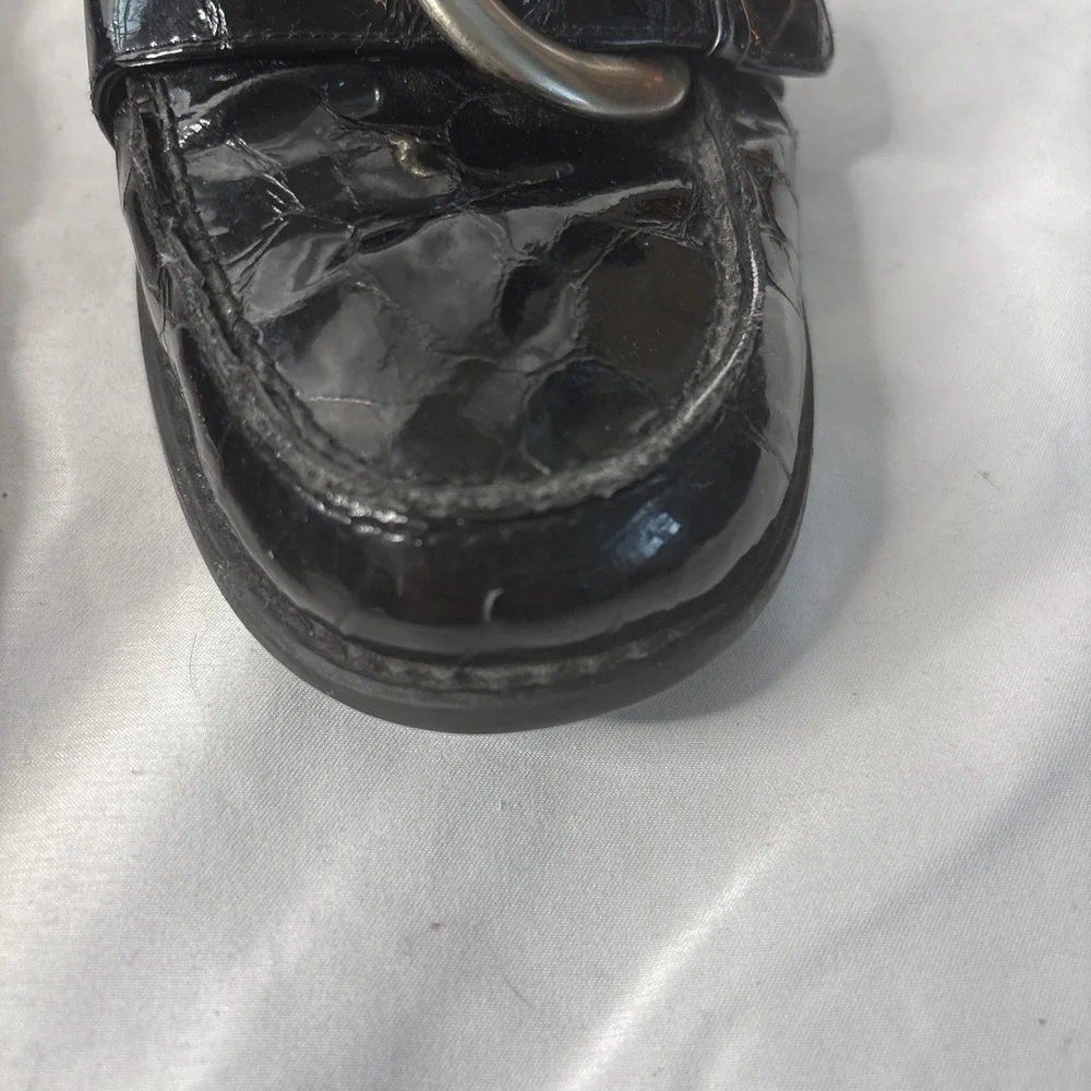 Stuart Weitzman Womens 8.5M Black Alligator Patent Leather Loafers Silver Buckle